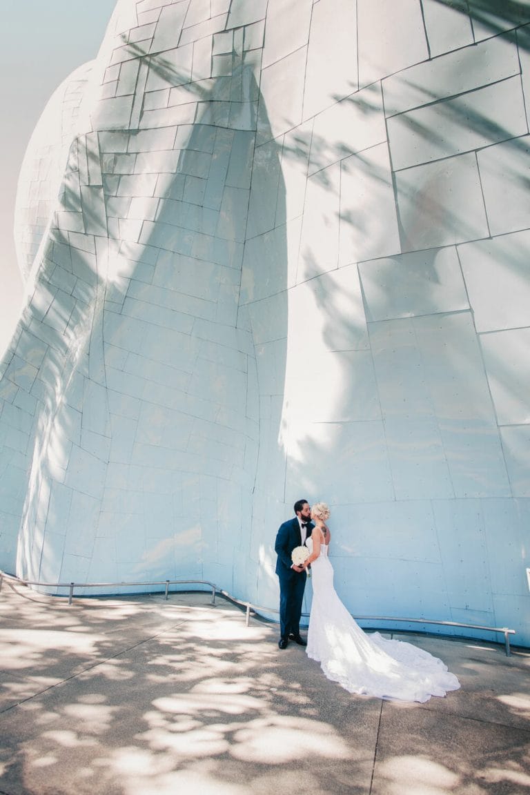 wedding-photographer-chihuly-garden-glass-seattle-lindsay-daniel-350_lndd6032