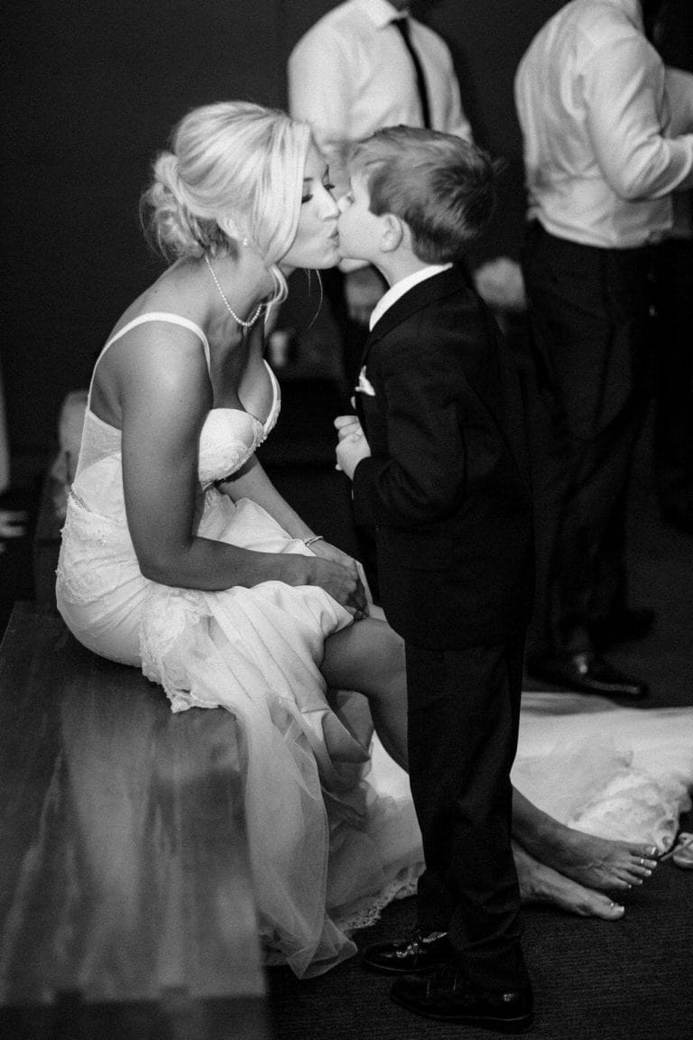 wedding-photographer-chihuly-garden-glass-seattle-lindsay-daniel-540_lndd1738