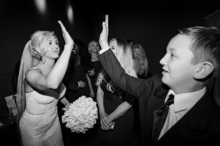 wedding-photographer-chihuly-garden-glass-seattle-lindsay-daniel-550_lndd1959