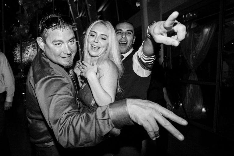 wedding-photographer-chihuly-garden-glass-seattle-lindsay-daniel-760_lndd2345