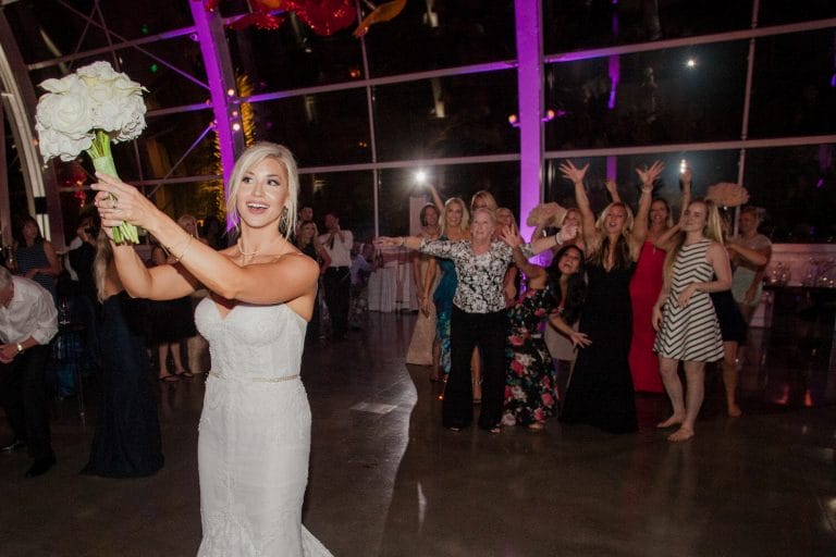 wedding-photographer-chihuly-garden-glass-seattle-lindsay-daniel-840_lndd2414