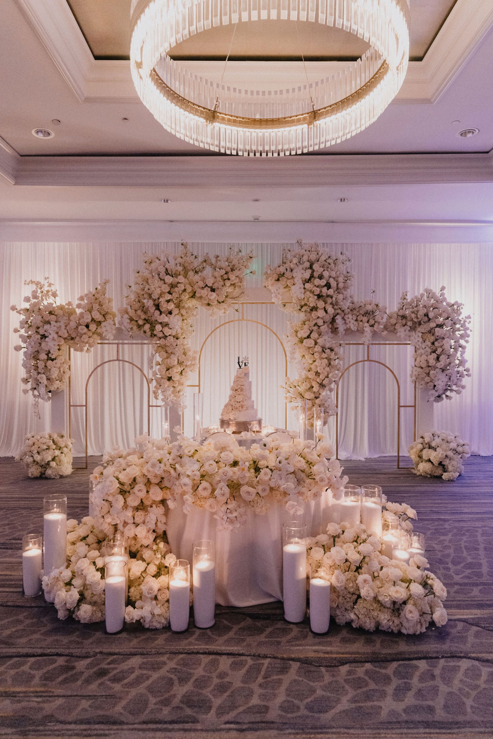 Elegant Wedding With White Florals | Isabelle & Alec